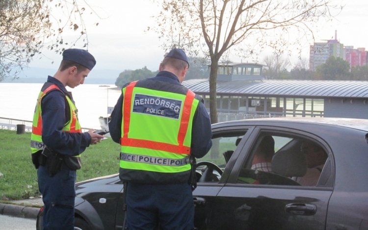 Ittas és drogos sofőrökre vadászik a rendőrség a hétvégén