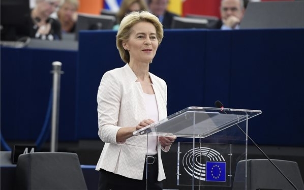 Von der Leyen: stratégiai hiba a csatlakozási tárgyalások megkezdésének elhalasztása